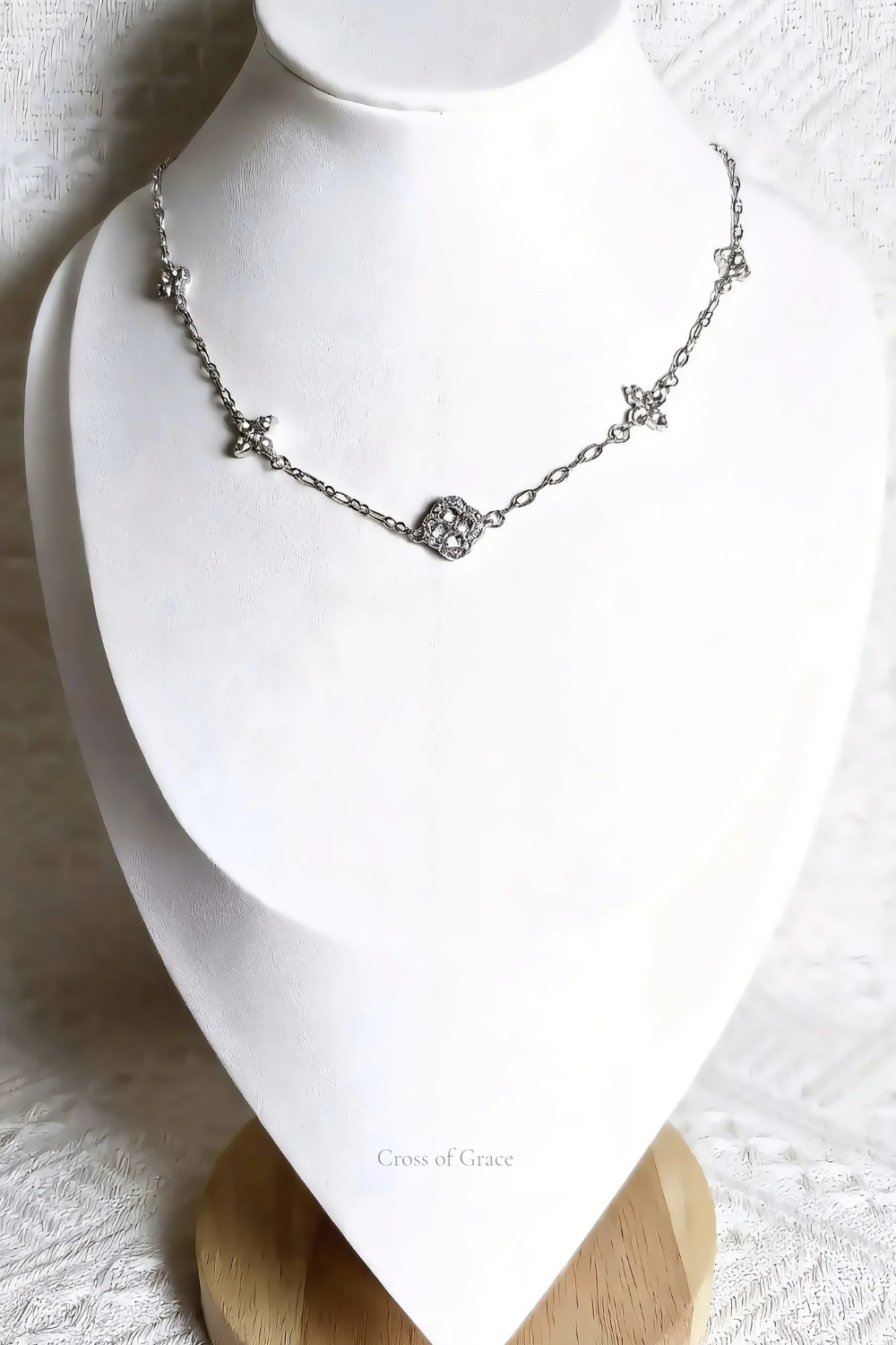 Clover Zircon Necklace — delicate clover charm necklace in 316L stainless steel